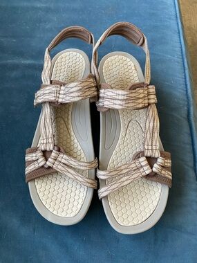 Baretraps waterproof hiking sandals size 9